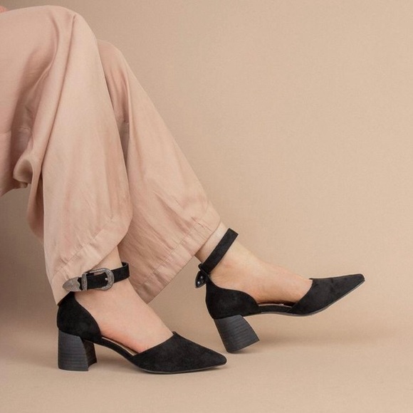 Black D'ORSAY LOW HEEL With Buckle NWT Size: 5.5 - Picture 2 of 4